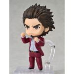 ICHIBAN KASUGA YAKUZA NENDOROID. Se incorpora a la colección Nendoroid de Good Smile Arts Shanghai la figura de 10 cm de Ichiban Kasuga, uno de los personajes principales de la saga de videojuegos "Yakuza" a partir de "Yakuza: Like a Dragon".  Contiene 3x placas faciales (cara sonriente, de batalla y contenta) y diversos accesorios: 1x bate de béisbol, 1x bebida energética, 1x smartphone, 1x base con soporte y otras partes opcionales para diferentes poses.  Puedes mostrarla junto a KAZUMA KIRYU FIGURA 10 CM YAKUZA NENDOROID (se vende por separado).