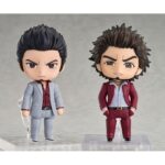 ICHIBAN KASUGA YAKUZA NENDOROID. Se incorpora a la colección Nendoroid de Good Smile Arts Shanghai la figura de 10 cm de Ichiban Kasuga, uno de los personajes principales de la saga de videojuegos "Yakuza" a partir de "Yakuza: Like a Dragon".  Contiene 3x placas faciales (cara sonriente, de batalla y contenta) y diversos accesorios: 1x bate de béisbol, 1x bebida energética, 1x smartphone, 1x base con soporte y otras partes opcionales para diferentes poses.  Puedes mostrarla junto a KAZUMA KIRYU FIGURA 10 CM YAKUZA NENDOROID (se vende por separado).