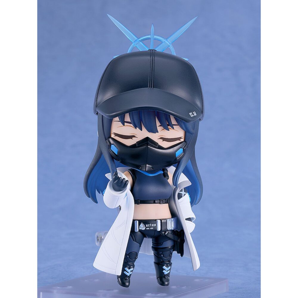 Saori joumae blue archive nendoroid. Good smile company introduce en su colección nendoroid la figura de saori joumae, la líder del escuadrón arius en el videojuego "blue archive". Esta figura articulada de aproximadamente 10 cm de altura incluye 3x placas faciales (sonriente, con ojos cerrados y con expresión de pánico) y varios accesorios como 1x fusil de asalto arius, 1x pistola, 1x máscara, además de otras piezas opcionales para distintas poses. Viene con una base soporte para su exposición.