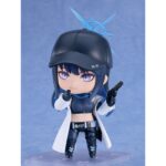 SAORI JOUMAE BLUE ARCHIVE NENDOROID. Good Smile Company introduce en su colección Nendoroid la figura de Saori Joumae, la líder del escuadrón Arius en el videojuego "Blue Archive". Esta figura articulada de aproximadamente 10 cm de altura incluye 3x placas faciales (sonriente, con ojos cerrados y con expresión de pánico) y varios accesorios como 1x fusil de asalto Arius, 1x pistola, 1x máscara, además de otras piezas opcionales para distintas poses. Viene con una base soporte para su exposición.