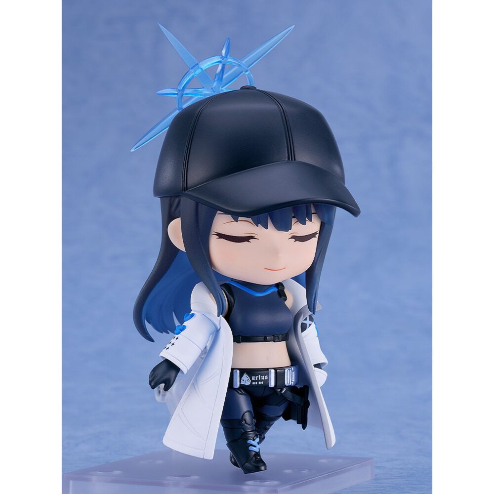 Saori joumae blue archive nendoroid. Good smile company introduce en su colección nendoroid la figura de saori joumae, la líder del escuadrón arius en el videojuego "blue archive". Esta figura articulada de aproximadamente 10 cm de altura incluye 3x placas faciales (sonriente, con ojos cerrados y con expresión de pánico) y varios accesorios como 1x fusil de asalto arius, 1x pistola, 1x máscara, además de otras piezas opcionales para distintas poses. Viene con una base soporte para su exposición.