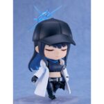 SAORI JOUMAE BLUE ARCHIVE NENDOROID. Good Smile Company introduce en su colección Nendoroid la figura de Saori Joumae, la líder del escuadrón Arius en el videojuego "Blue Archive". Esta figura articulada de aproximadamente 10 cm de altura incluye 3x placas faciales (sonriente, con ojos cerrados y con expresión de pánico) y varios accesorios como 1x fusil de asalto Arius, 1x pistola, 1x máscara, además de otras piezas opcionales para distintas poses. Viene con una base soporte para su exposición.
