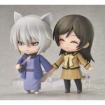 TOMOE: FOX SPIRIT KAMISAMA KISS NENDOROID LIGH. Good Smile Arts Shanghai lanza la figura de Tomoe en su versión espíritu zorro del anime "Kamisama Kiss". Pertenece a la línea  Nendoroid Light, una opción más asequible y con menos piezas, pero que mantiene la compatibilidad de cabeza y placas faciales con las Nendoroid estándar. Incluye 1x placa facial, 1x cuerpo con brazos y piernas, y 1x pipa como accesorio opcional. Mide aproximadamente 10 cm. Incluye base para exposición.