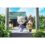 TOMOE: FOX SPIRIT KAMISAMA KISS NENDOROID LIGH. Good Smile Arts Shanghai lanza la figura de Tomoe en su versión espíritu zorro del anime "Kamisama Kiss". Pertenece a la línea  Nendoroid Light, una opción más asequible y con menos piezas, pero que mantiene la compatibilidad de cabeza y placas faciales con las Nendoroid estándar. Incluye 1x placa facial, 1x cuerpo con brazos y piernas, y 1x pipa como accesorio opcional. Mide aproximadamente 10 cm. Incluye base para exposición.