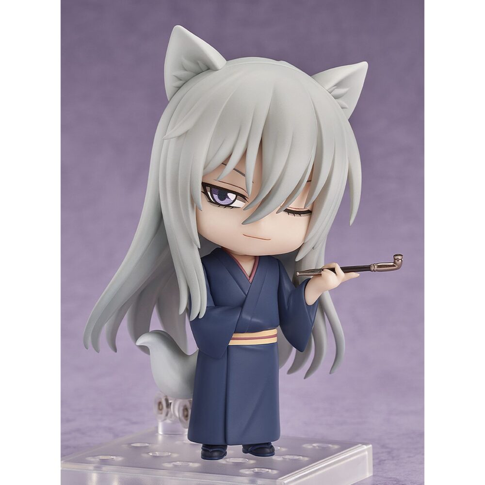 Tomoe: fox spirit kamisama kiss nendoroid ligh. Good smile arts shanghai lanza la figura de tomoe en su versión espíritu zorro del anime "kamisama kiss". Pertenece a la línea  nendoroid light, una opción más asequible y con menos piezas, pero que mantiene la compatibilidad de cabeza y placas faciales con las nendoroid estándar. Incluye 1x placa facial, 1x cuerpo con brazos y piernas, y 1x pipa como accesorio opcional. Mide aproximadamente 10 cm. Incluye base para exposición.