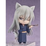 TOMOE: FOX SPIRIT KAMISAMA KISS NENDOROID LIGH. Good Smile Arts Shanghai lanza la figura de Tomoe en su versión espíritu zorro del anime "Kamisama Kiss". Pertenece a la línea  Nendoroid Light, una opción más asequible y con menos piezas, pero que mantiene la compatibilidad de cabeza y placas faciales con las Nendoroid estándar. Incluye 1x placa facial, 1x cuerpo con brazos y piernas, y 1x pipa como accesorio opcional. Mide aproximadamente 10 cm. Incluye base para exposición.