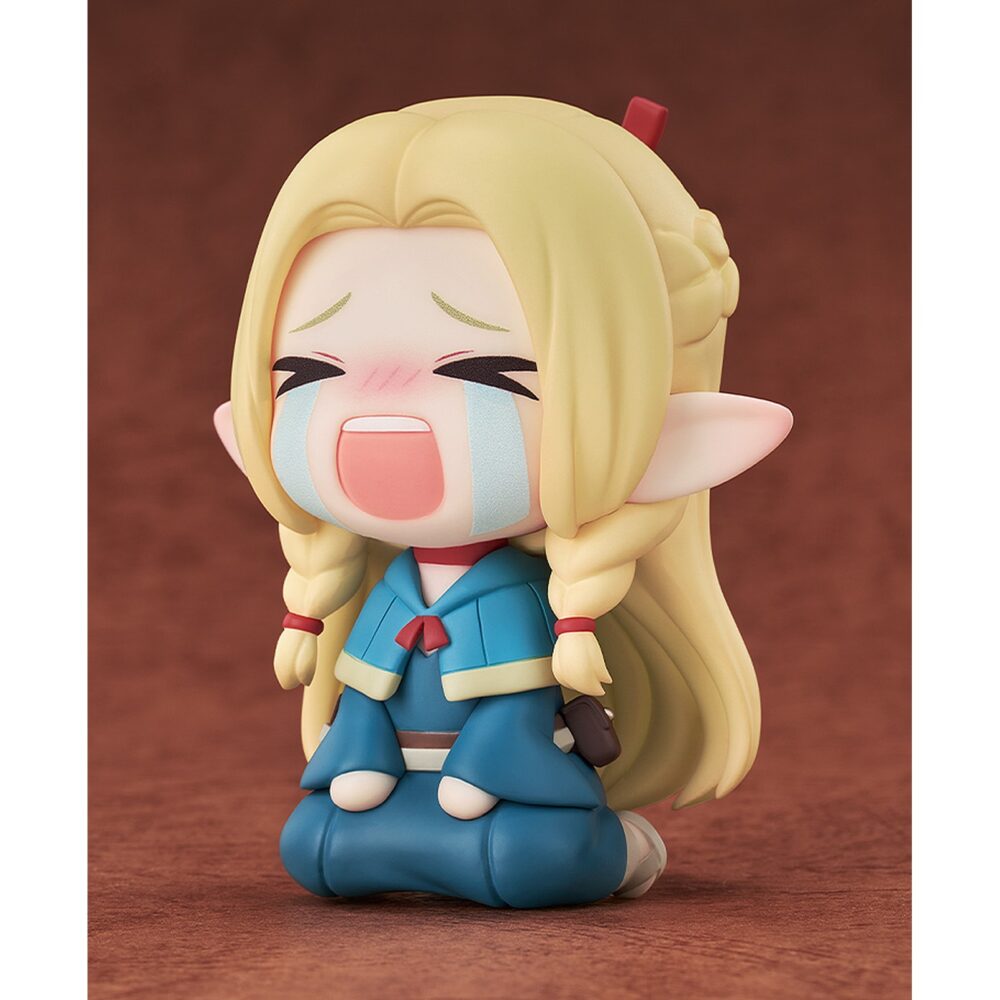 Marcille delicious in dungeon qset. Good smile arts shanghai lanza, como parte de la colección qset+, la adorable figura chibi de marcille, basada en el personaje del anime "delicious in dungeon" ("tragones y mazmorras" en españa). La elfa se representa en un formato no articulado de aproximadamente 7 cm de alto, con un diseño lleno de detalles. Viene en una caja con ventana.