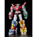 VOLTRON MODEROID. Good Smile Company vuelve a presentar, dentro de la colección Moderoid, el model kit de Voltron. Una vez montado, mide 20 cm y está basado en el personaje del anime "Voltron". Cuenta con varios puntos de articulación e incluye 2x tipos de cabeza para el león azul y el león amarillo, que pueden usarse de forma individual o combinada. También contiene 1x espada ardiente, 1x lanza de combate solar, 1x espada láser giratoria y 1x cuchillas bucales para cada león.