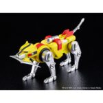 VOLTRON MODEROID. Good Smile Company vuelve a presentar, dentro de la colección Moderoid, el model kit de Voltron. Una vez montado, mide 20 cm y está basado en el personaje del anime "Voltron". Cuenta con varios puntos de articulación e incluye 2x tipos de cabeza para el león azul y el león amarillo, que pueden usarse de forma individual o combinada. También contiene 1x espada ardiente, 1x lanza de combate solar, 1x espada láser giratoria y 1x cuchillas bucales para cada león.