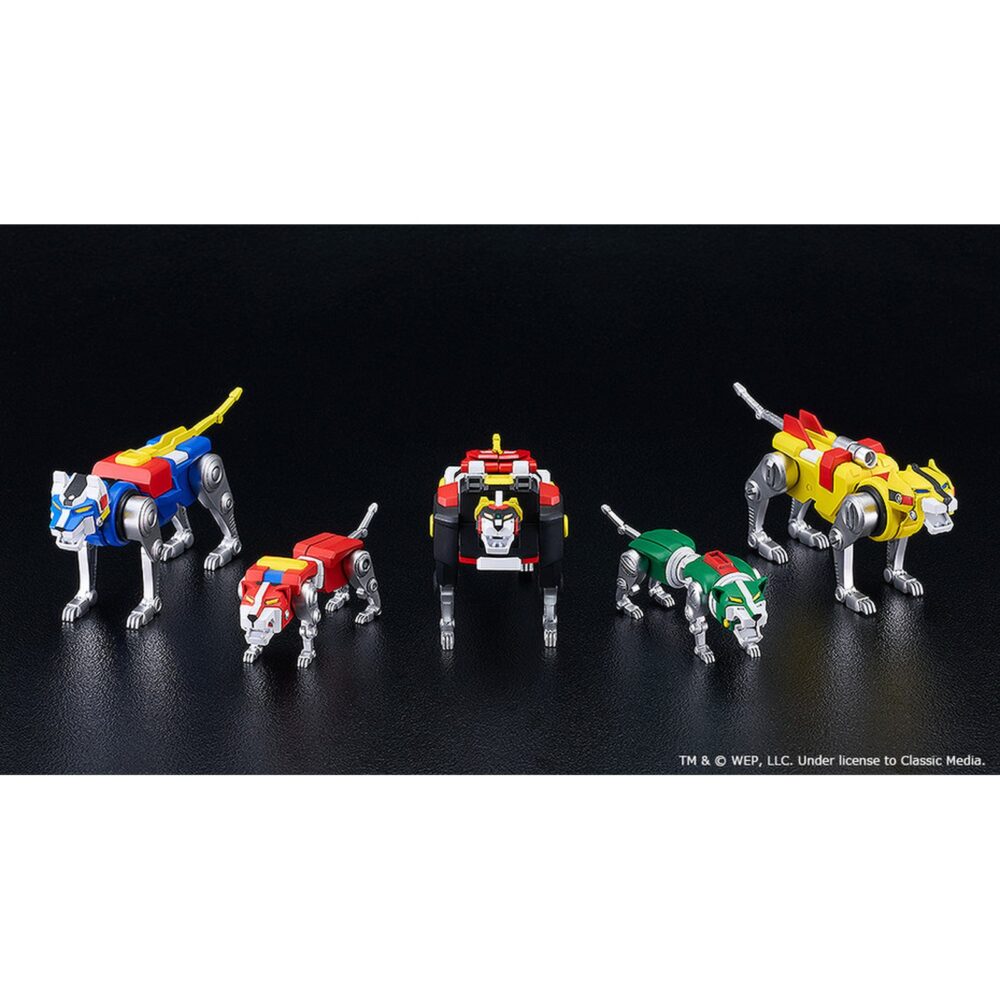 Voltron moderoid. Good smile company vuelve a presentar, dentro de la colección moderoid, el model kit de voltron. Una vez montado, mide 20 cm y está basado en el personaje del anime "voltron". Cuenta con varios puntos de articulación e incluye 2x tipos de cabeza para el león azul y el león amarillo, que pueden usarse de forma individual o combinada. También contiene 1x espada ardiente, 1x lanza de combate solar, 1x espada láser giratoria y 1x cuchillas bucales para cada león.