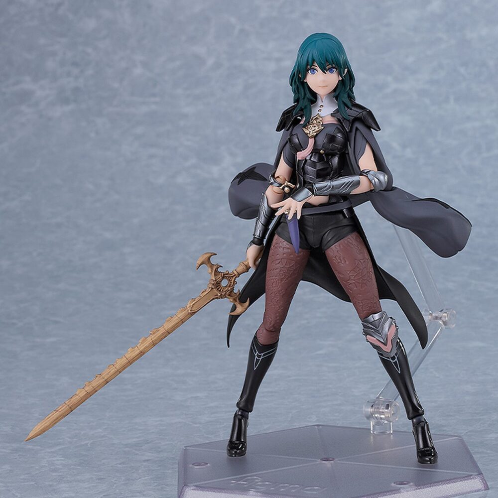 Byleth (female) fire emblem awakening figma. Good smile company presenta, dentro de la colección figma, la figura articulada de la versión femenina de byleth, protagonista del videojuego "fire emblem: three houses". Mide aproximadamente 16 cm e incluye 3x placas faciales (neutral, gritando y sonriente), 1x espada del creador en modo normal, 1x espada del creador en modo látigo con piezas de efecto, y otros accesorios para poses dinámicas. Incluye base articulada.