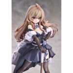 TAIGA AISAKA DRESS VERSION TORADORA 1/7. Luminous Box presenta la estatua a escala 1/7 de Taiga Aisaka Dress Version, inspirada en su personaje en el anime “Toradora!". Taiga aparece con un vestido voluminoso y elegante, una espada de madera en mano y una base circular que se asemeja al mármol. Decorada con perlas y detalles en púrpura. Mide aproximadamente 23 cm de alto y está fabricada en PVC.