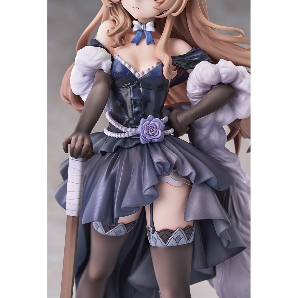Taiga aisaka dress version toradora 1/7. Luminous box presenta la estatua a escala 1/7 de taiga aisaka dress version, inspirada en su personaje en el anime “toradora! ". Taiga aparece con un vestido voluminoso y elegante, una espada de madera en mano y una base circular que se asemeja al mármol. Decorada con perlas y detalles en púrpura. Mide aproximadamente 23 cm de alto y está fabricada en pvc.
