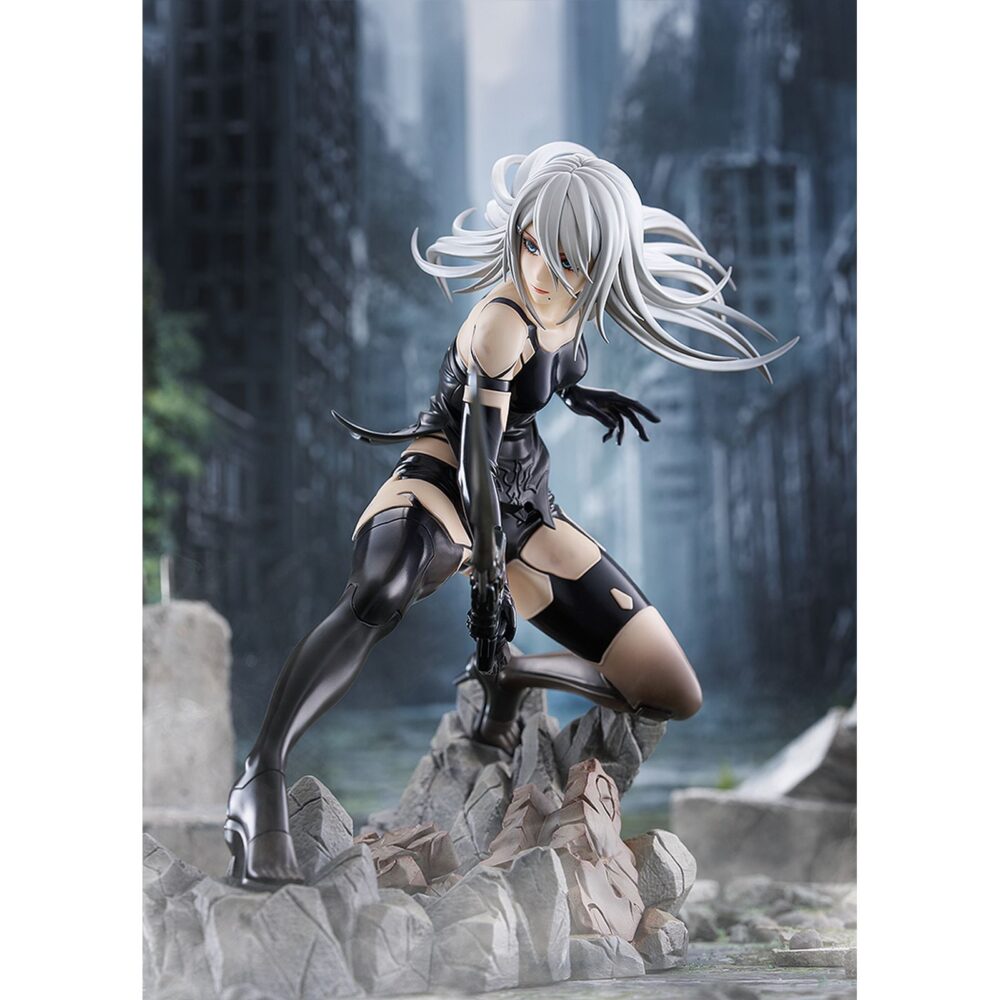 A2 nier: automata ver1. 1a 1/7. Max factory lanza esta estatua escala 1/7 de a2, personaje de anime "nier:automata ver1. 1a".   la figura representa a la androide de yorha modelo a2 en una pose dinámica, con su arma type-40 blade en mano.   se muestra con su melena al viento y las manchas de combate en su cuerpo. La base incluye rocas y restos de máquinas como parte del entorno.   fabricada en pvc, mide aproximadamente 20 cm de altura.