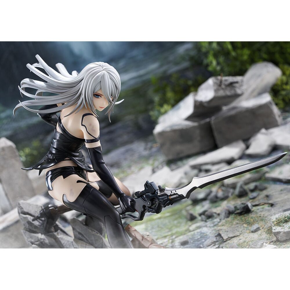 A2 nier: automata ver1. 1a 1/7. Max factory lanza esta estatua escala 1/7 de a2, personaje de anime "nier:automata ver1. 1a".   la figura representa a la androide de yorha modelo a2 en una pose dinámica, con su arma type-40 blade en mano.   se muestra con su melena al viento y las manchas de combate en su cuerpo. La base incluye rocas y restos de máquinas como parte del entorno.   fabricada en pvc, mide aproximadamente 20 cm de altura.