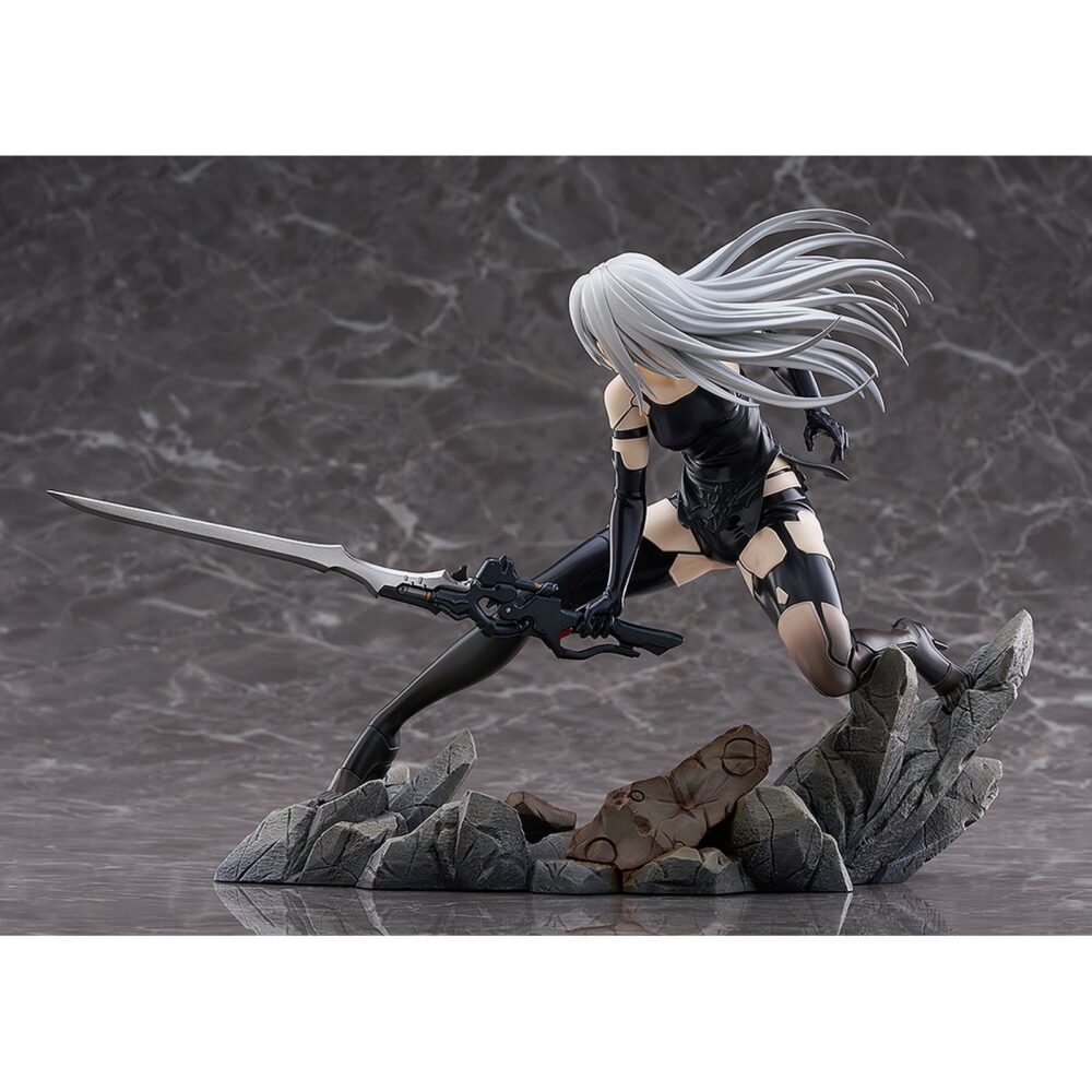 A2 nier: automata ver1. 1a 1/7. Max factory lanza esta estatua escala 1/7 de a2, personaje de anime "nier:automata ver1. 1a".   la figura representa a la androide de yorha modelo a2 en una pose dinámica, con su arma type-40 blade en mano.   se muestra con su melena al viento y las manchas de combate en su cuerpo. La base incluye rocas y restos de máquinas como parte del entorno.   fabricada en pvc, mide aproximadamente 20 cm de altura.