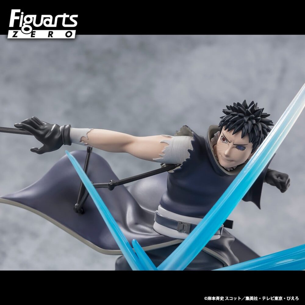 OBITO UCHIHA -EXTRA BATTLE- NARUTO SHIPPUDEN FIGUARTS ZERO. Tamashii Nations presenta, dentro de la colección Figuarts Zero, la figura de Uchiha Obito -Extra Battle-. Mide 21 cm y está basada en el personaje del anime "Naruto: Shippuden". Puedes exponerla junto a la figura de Kakashi Hatake -Extra Battle- (se vende por separado). Figuarts ZERO es una línea de productos de Tamashii Nations que se dedica a la creación de figuras estáticas que expresan el encanto y el mundo de los personajes de anime, manga, videojuegos, cine y televisión. Sus productos se caracterizan por su calidad, su detalle y sus efectos. Figuarts ZERO ofrece una amplia gama de sublíneas, como EXTRA BATTLE, SUPER BATTLE, CHOUETTE y más, que abarcan diferentes géneros, estilos y escalas.