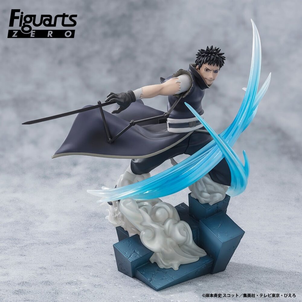 OBITO UCHIHA -EXTRA BATTLE- NARUTO SHIPPUDEN FIGUARTS ZERO. Tamashii Nations presenta, dentro de la colección Figuarts Zero, la figura de Uchiha Obito -Extra Battle-. Mide 21 cm y está basada en el personaje del anime "Naruto: Shippuden". Puedes exponerla junto a la figura de Kakashi Hatake -Extra Battle- (se vende por separado). Figuarts ZERO es una línea de productos de Tamashii Nations que se dedica a la creación de figuras estáticas que expresan el encanto y el mundo de los personajes de anime, manga, videojuegos, cine y televisión. Sus productos se caracterizan por su calidad, su detalle y sus efectos. Figuarts ZERO ofrece una amplia gama de sublíneas, como EXTRA BATTLE, SUPER BATTLE, CHOUETTE y más, que abarcan diferentes géneros, estilos y escalas.