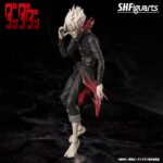 OKARUN (TRANSFORMED) DANDADAN SH FIGUARTS. Tamashii Nations presenta, dentro de la colección S.H: Figuarts, la figura de Okarun (Transformed). Mide 15 cm y está basada en el personaje del anime "Dandadan". Incluye 9x manos (4x izquierdas y 5x derechas), 4x expresiones faciales (provocadora, gritona, enfadada y enfadada mirando hacia otro lado) y 2x máscaras (máscara entera y media máscara). Puedes exponerla junto a la figura de Momo (se vende por separado). SH Figuarts es una línea de Tamashii Nations  de figuras de acción que te permite recrear las escenas y los movimientos de tus personajes favoritos de anime, manga, videojuegos, cine y televisión. Sus productos se caracterizan por su calidad, su detalle y su articulación. SH Figuarts ofrece una amplia gama de líneas de productos, como Dragon Ball, Naruto, One Piece, Marvel, Star Wars y más, que abarcan diferentes géneros, estilos y escalas.