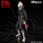 OKARUN (TRANSFORMED) DANDADAN SH FIGUARTS. Tamashii Nations presenta, dentro de la colección S.H: Figuarts, la figura de Okarun (Transformed). Mide 15 cm y está basada en el personaje del anime "Dandadan". Incluye 9x manos (4x izquierdas y 5x derechas), 4x expresiones faciales (provocadora, gritona, enfadada y enfadada mirando hacia otro lado) y 2x máscaras (máscara entera y media máscara). Puedes exponerla junto a la figura de Momo (se vende por separado). SH Figuarts es una línea de Tamashii Nations  de figuras de acción que te permite recrear las escenas y los movimientos de tus personajes favoritos de anime, manga, videojuegos, cine y televisión. Sus productos se caracterizan por su calidad, su detalle y su articulación. SH Figuarts ofrece una amplia gama de líneas de productos, como Dragon Ball, Naruto, One Piece, Marvel, Star Wars y más, que abarcan diferentes géneros, estilos y escalas.