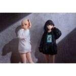 TAKINA INOUE: OVERSIZED SWEATSHIRT LYCORIS RECOIL 1/7. Phat! Company presenta esta estatua de 25 cm de altura a escala 1/7 de Takina Inoue, inspirada en la ilustración del segundo episodio del anime "Lycoris Recoil". La figura muestra a Takina en una pose frontal con una sudadera extragrande. Incluye 1x pistola como pieza adicional. Puede combinarse con CHISATO NISHIKIGI OVERSIZED SWEATSHIRT VERSION ESTATUA 25 CM LYCORIS RECOIL (se vende por separado).