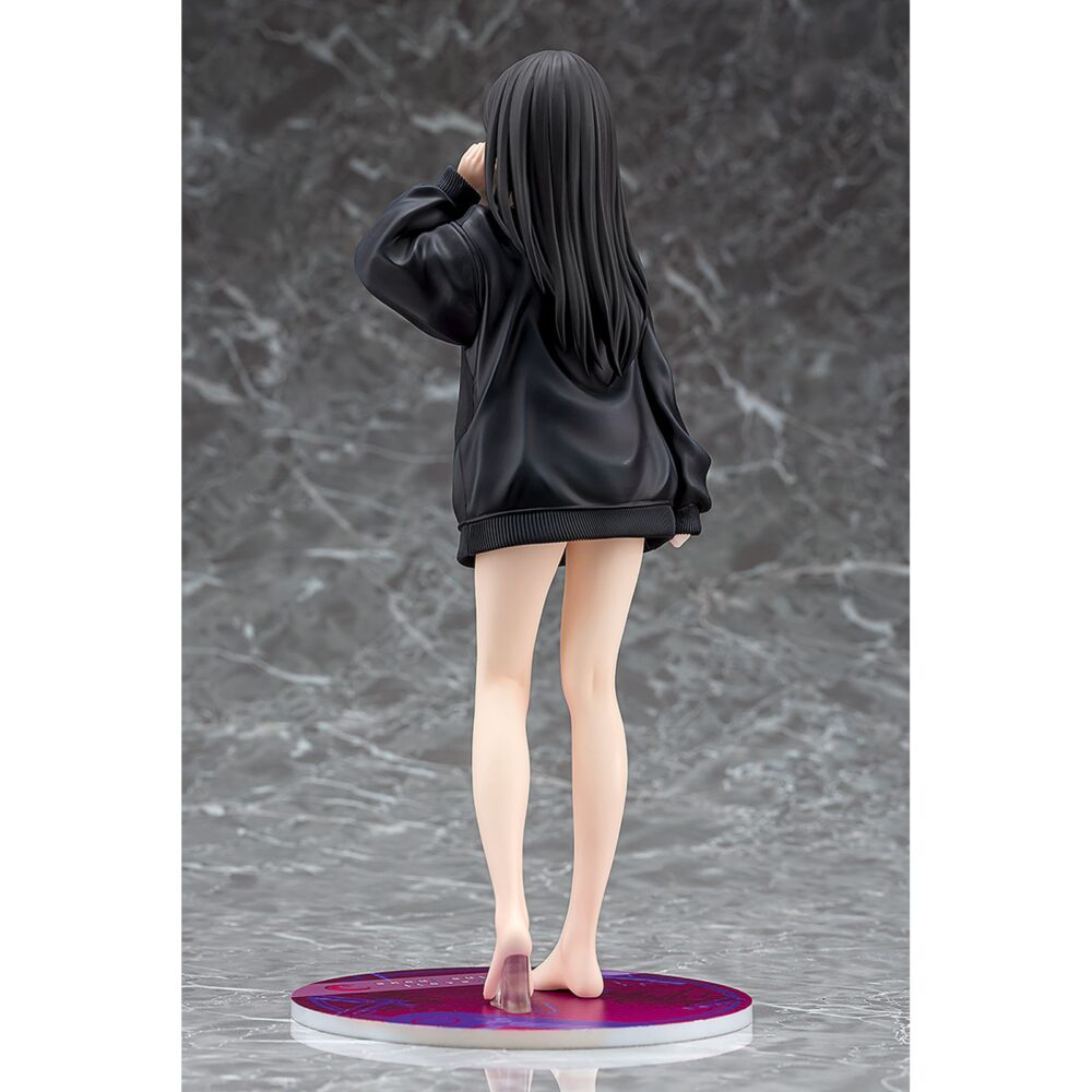 Takina inoue: oversized sweatshirt lycoris recoil 1/7. Phat! Company presenta esta estatua de 25 cm de altura a escala 1/7 de takina inoue, inspirada en la ilustración del segundo episodio del anime "lycoris recoil". La figura muestra a takina en una pose frontal con una sudadera extragrande. Incluye 1x pistola como pieza adicional. Puede combinarse con chisato nishikigi oversized sweatshirt version estatua 25 cm lycoris recoil (se vende por separado).