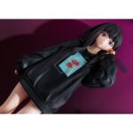 TAKINA INOUE: OVERSIZED SWEATSHIRT LYCORIS RECOIL 1/7. Phat! Company presenta esta estatua de 25 cm de altura a escala 1/7 de Takina Inoue, inspirada en la ilustración del segundo episodio del anime "Lycoris Recoil". La figura muestra a Takina en una pose frontal con una sudadera extragrande. Incluye 1x pistola como pieza adicional. Puede combinarse con CHISATO NISHIKIGI OVERSIZED SWEATSHIRT VERSION ESTATUA 25 CM LYCORIS RECOIL (se vende por separado).