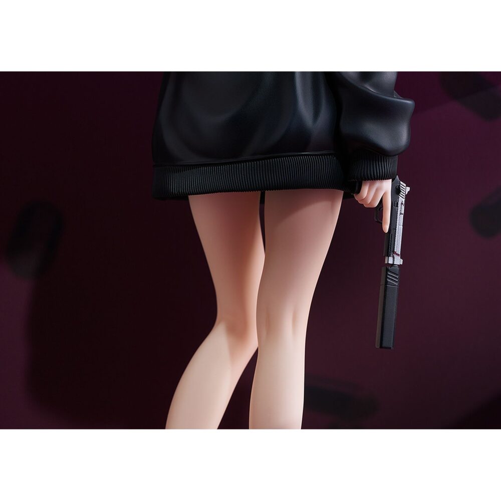 Takina inoue: oversized sweatshirt lycoris recoil 1/7. Phat! Company presenta esta estatua de 25 cm de altura a escala 1/7 de takina inoue, inspirada en la ilustración del segundo episodio del anime "lycoris recoil". La figura muestra a takina en una pose frontal con una sudadera extragrande. Incluye 1x pistola como pieza adicional. Puede combinarse con chisato nishikigi oversized sweatshirt version estatua 25 cm lycoris recoil (se vende por separado).