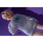 CHISATO NISHIKIGI: OVERSIZED SWEATSHIRT LYCORIS RECOIL 1/7. Phat! Company introduce en su catálogo esta estatua de 25 cm de altura a escala 1/7 de Chisato Nishikigi, basada en la ilustración del segundo episodio del anime "Lycoris Recoil". La figura muestra a Chisato vistiendo una sudadera extragrande, con sus piernas al descubierto. Incluye 1x expresión facial extra sonriendo. Es perfecta para exponer junto a TAKINA INOUE OVERSIZED SWEATSHIRT VERSION ESTATUA 25 CM LYCORIS RECOIL (se vende por separado).