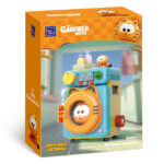WASHING MACHINE SET CONSTRUCCION GARFIELD THE MOVIE FANTASTIC MACHINES SERIES. Pantasy presenta, dentro de la colección Fantastic Machines Series, este set de construcción de Washing Machine, basado en el personaje de la película “Garfield”. Tiene unas medidas de 18 x 13 x 10,5 cm y está inspirado en una autentica lavadora. El set está formado por 284 piezas y requiere de 1 hora aproximadamente para su montaje. La tapa transparente se puede abrir y mientras que el Garfield del interior girará al manipular la rueda del lateral. Incluye la figura de un pequeño Garfield y envases de detergente. Cuenta con una pantalla de control detallada con botones. Edad mínima recomendada 6 años.