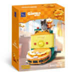 ROBOT VACUUM SET CONSTRUCCION GARFIELD THE MOVIE FANTASTIC MACHINES SERIES. Pantasy presenta, dentro de la colección Fantastic Machines Series, este set de construcción de Robot Vacuum, basado en el personaje de la película “Garfield”. Tiene unas medidas de 16,5 x 12 x 12 cm y está inspirado en un autentico robot aspirador. El set está formado por 304 piezas y requiere de 1 hora aproximadamente para su montaje. La figura de Garfield se encuentra trabajando sobre la zona de carga del robot. Cuenta con un tanque de agua renovable extraíble y al tirar de la palanca, el robot aspirador con diseño de Garfield sale disparado de la zona de carga. Edad mínima recomendada 6 años.
