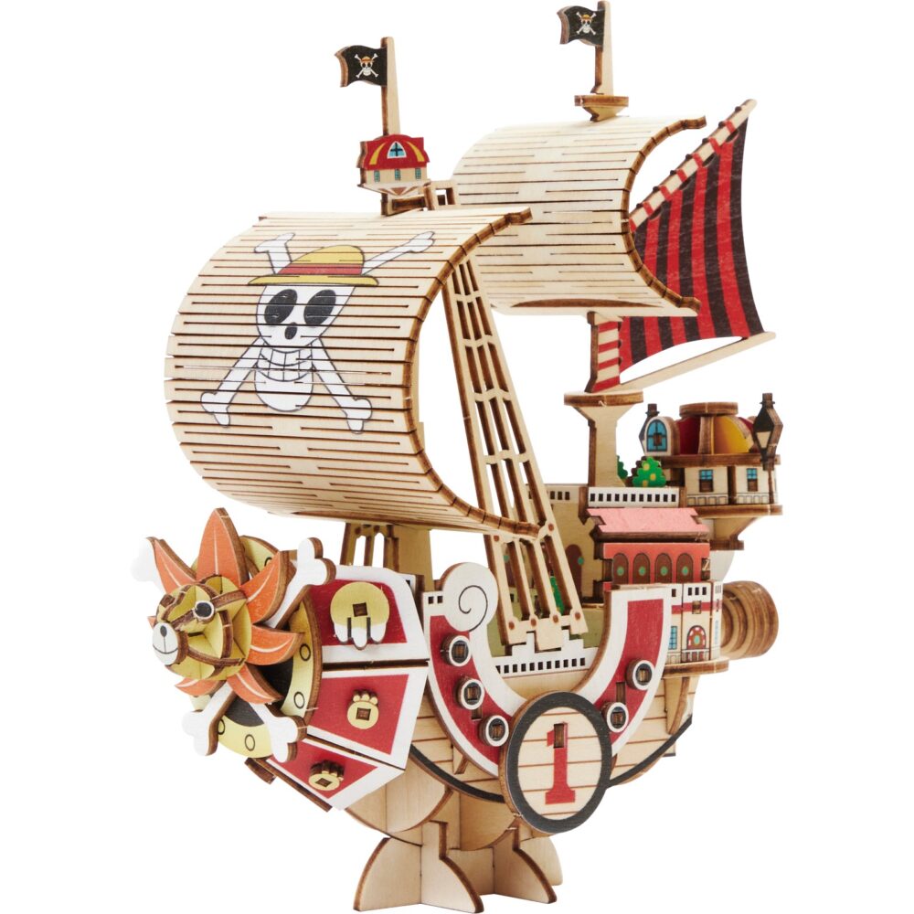 THOUSAND SUNNY SET MONTAJE ONE PIECE WA-GU-MI WOODEN ART. Kito Art presenta, dentro de la línea wa-gu-mi Wooden Art, este set de montaje inspirado en el emblemático barco de la tripulación de Luffy, el Thousand Sunny. Una vez montado tiene unas medidas de 14,5 x 13 x 6,5 cm y está basado en su aspecto en el anime "One Piece". El set está formado por 135 piezas de madera contrachapada precortadas con láser y pintadas, distribuidas en 3 paneles de 17x13 cm. Incluye manual de instrucciones.