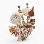 THOUSAND SUNNY SET MONTAJE ONE PIECE WA-GU-MI WOODEN ART. Kito Art presenta, dentro de la línea wa-gu-mi Wooden Art, este set de montaje inspirado en el emblemático barco de la tripulación de Luffy, el Thousand Sunny. Una vez montado tiene unas medidas de 14,5 x 13 x 6,5 cm y está basado en su aspecto en el anime "One Piece". El set está formado por 135 piezas de madera contrachapada precortadas con láser y pintadas, distribuidas en 3 paneles de 17x13 cm. Incluye manual de instrucciones.