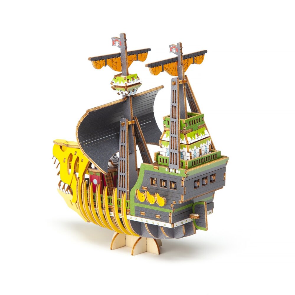 VICTORIA PUNK SET MONTAJE ONE PIECE WA-GU-MI WOODEN ART. Kito Art presenta, dentro de la colección wa-gu-mi Wooden Art, este set de montaje del barco de los Piratas de Kid, el Victoria Punk. Una vez montado tiene unas medidas de 13,5 x 12,5 x 7 cm y está basado en su aspecto en el anime "One Piece". El set está formado por 188 piezas de madera contrachapada precortadas por láster y pintadas, distribuidas en 4 paneles de 17 x 13 cm. I ncluye manual de instrucciones. Se presenta en una caja con ranura para colgar en el punto de venta.