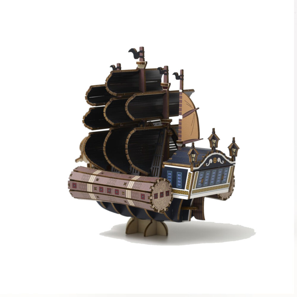 SABER OF XEBEC SET MONTAJE ONE PIECE WA-GU-MI WOODEN ART. El Saber of Xebec, uno de los barcos más temibles del anime "One Piece", representa el poder, la ambición y la fuerza de la tripulación de Barbanegra. Este set de montaje de la colección wa-gu-mi Wooden Art de Kito Art tiene unas medidas de 14 x 10 x 13 cm una vez montado. El set está formado por 115 piezas de madera contrachapada precortadas por láster y pintadas, distribuidas en 4 paneles de 17 x 13 cm. Incluye manual de instrucciones. Se presenta en una caja con ranura para colgar en el punto de venta.
