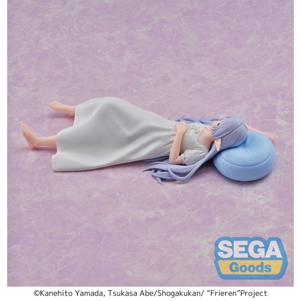 Yumemirize frieren nap frieren: beyond journey´s end. Sega lanza esta figura de frieren que perteneciente a la colección yumemirize.   basada en su personaje del anime "frieren: beyond journey's end", esta figura de pvc muestra a la elfa recostada, en una representación serena y entrañable, ideal para exhibir en posición horizontal.   tiene una longitud de 21 cm y una altura aproximada de 5,5 cm.   se puede exponer junto a fern nap version figura 12 cm frieren: beyond journey's end yumemirize (se vende por separado).