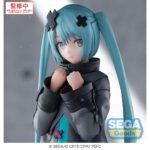 SHUTTERED SEKAI HATSUNE MIKU COLORFUL STAGE! THE MOVIE: A MIKU WHO CAN´T SING ESTATUA LUMINASTA. Sega presenta a Hatsune Miku en su versión Shuttered SEKAI, basada en la película "COLORFUL STAGE! The Movie: A Miku Who Can't Sing". Esta figura de la línea Luminasta mide aproximadamente 20 cm de alto y está fabricada en PVC. Su diseño refleja un tono introspectivo.