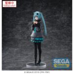 SHUTTERED SEKAI HATSUNE MIKU COLORFUL STAGE! THE MOVIE: A MIKU WHO CAN´T SING ESTATUA LUMINASTA. Sega presenta a Hatsune Miku en su versión Shuttered SEKAI, basada en la película "COLORFUL STAGE! The Movie: A Miku Who Can't Sing". Esta figura de la línea Luminasta mide aproximadamente 20 cm de alto y está fabricada en PVC. Su diseño refleja un tono introspectivo.