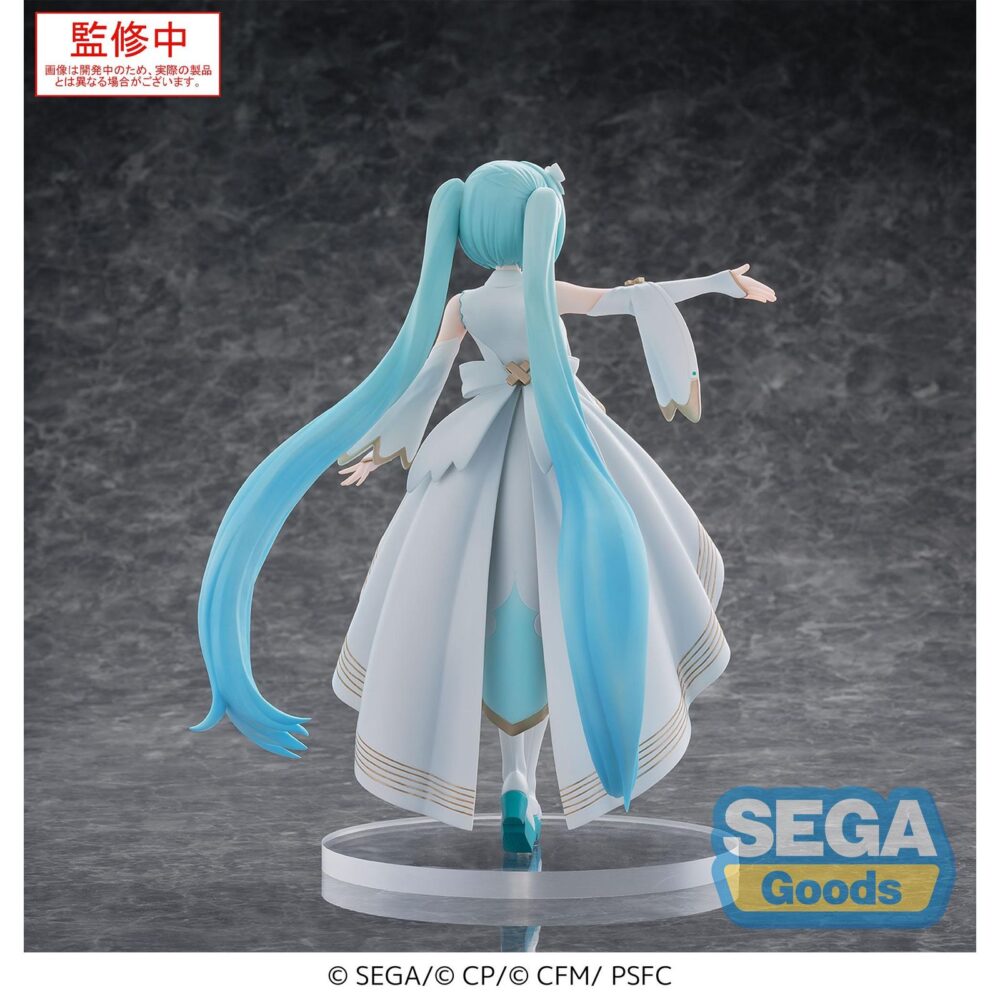 Unshuttered sekai hatsune miku colorful stage! The movie: a miku who can´t sing estatua luminasta. Sega presenta a hatsune miku en su versión unshuttered sekai, basada en su aparición en la película "colorful stage! The movie: a miku who can't sing". Esta figura de pvc pertenece a la línea luminasta, mide 20 cm de alto y presenta una pose abierta y expresiva, reflejando la esperanza del personaje en su transformación.