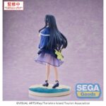 KAMOME KUSHIMA SUMMER POCKETS LUMINASTA. Sega lanza, dentro de su línea Luminasta, esta figura de Kamome Kushima inspirada en la aparición del personaje en la serie anime "Summer Pockets". Mide 17 cm de alto y está fabricada en PVC. La figura muestra al personaje en una pose relajada, capturando la atmósfera veraniega de la historia, sobre una base circular.
