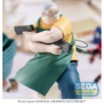 TARO SAKAMOTO SAKAMOTO DAYS LUMINASTA. Sega presenta a Taro Sakamoto con su uniforme de trabajo dentro de la línea Luminasta, basada en el personaje del anime "Sakamoto Days". La figura mide aproximadamente 21 cm de alto y está fabricada en PVC. Su diseño refleja el equilibrio entre la vida cotidiana y el pasado letal del personaje.