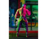 DAVID CYBERPUNK EDGERUNNERS Como réplica licenciada del héroe del anime japonés David Martínez, cada detalle del personaje ha sido diseñado con el máximo cuidado - desde sus mejoras cibernéticas hasta los collares característicos, incluyendo colgante cruzado y su chaqueta EMT amarilla neón, que está hecha de material suave y se puede quitar completamente. La figura del juguete no sólo captura perfectamente el look, sino también el espíritu del Cyberpunk Edgerunner - que se levantó de chico callejero a la leyenda de Night City. Figura de actuación con más de 20 articulaciones móviles Gracias a más de 20 puntos de articulación y manos y cabezas intercambiables, puedes variar la apariencia de tu figura de acción como quieras y recrear incontables poses dinámicas de los videojuegos o series de televisión. Empaquetada en una caja de coleccionista de ventanas, la figura coleccionable exuda la atmósfera distópica y empañada de neón del universo Cyberpunk y hace un regalo perfecto para todos los fans del mundo del anime futurista.