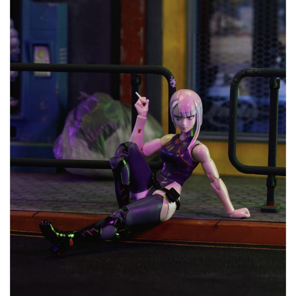 Lucy cyberpunk edgerunners lucy: netrunner & edgerunner de night city. Con un detalle de acción de 14 cm de altura de la misteriosa lucyna "lucy" kushinada cautiva a todos los fans de la serie "cyberpunk: edgerunners". Más de 20 puntos de articulación, así como cabezas, manos y accesorios intercambiables, aseguran que puede organizar la heroína japonesa de anime en nuevas poses dinámicas una y otra vez. Alta calidad y detallado - descubre todas las características de la heroína de la serie: los ojos cibernéticos, el bob asimétrico, color pastel o la chaqueta blanca, desmontable y suave. La figura coleccionable de cyberpunk edgerunners real a original viene en una caja de ventanas de coleccionista transparente diseñada en el aspecto del mundo cibernético de neonima de night city. Como fabricante de figuras de juguete principal de figuras de cine y coches de hollywood & co. , traemos a tus héroes en tu sala de estar como figuras coleccionables detallada
