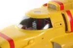 ¡Sumérgete en la acción con la embarcación más pequeña de la flota Thunderbirds, que está causando sensación! Pilotado por el acuanauta Gordon Tracy, el Thunderbird 4 es la estrella sumergible del equipo de Rescate Internacional. Elegante, veloz y diseñado específicamente para misiones submarinas, este vehículo, el favorito de los aficionados, se reconoce al instante por su llamativo casco amarillo y su silueta única. Con 11 metros de eslora y capaz de sumergirse a profundidades de 10.980 metros, el Thunderbird 4 es una maravilla de la ingeniería submarina y un pilar de innumerables rescates audaces bajo el mar.