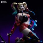 HARLEY QUINN (GOTHAM CITY SIRENS) ART SCALE 1/10. Incorpora a tu colección la elegante Estatua Art Scale 1/10 de Catwoman, inspirada en Gotham City Sirens. Esta impresionante figura de poliresina, con una altura aproximada de 22 cm, captura con precisión cada detalle del icónico personaje de DC Comics.  La estatua está hecha de resina de alta calidad y pintada a mano reflejando la astucia y el carisma de Catwoman. Perfecta para fans y coleccionistas, es una pieza imprescindible para cualquiera que quiera incorporar el cosmos a su colección.