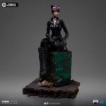 CATWOMAN (GOTHAM CITY SIRENS) SCALE 1/10.Incorpora a tu colección la elegante Estatua Art Scale 1/10 de Catwoman, inspirada en Gotham City Sirens. Esta impresionante figura de poliresina, con una altura aproximada de 21 cm, captura con precisión cada detalle del icónico personaje de DC Comics.  La estatua está hecha de resina de alta calidad y pintada a mano reflejando la astucia y el carisma de Catwoman. Perfecta para fans y coleccionistas, es una pieza imprescindible para cualquiera que quiera incorporar el cosmos a su colección.