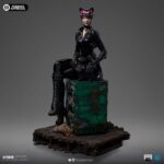 CATWOMAN (GOTHAM CITY SIRENS) SCALE 1/10.Incorpora a tu colección la elegante Estatua Art Scale 1/10 de Catwoman, inspirada en Gotham City Sirens. Esta impresionante figura de poliresina, con una altura aproximada de 21 cm, captura con precisión cada detalle del icónico personaje de DC Comics.  La estatua está hecha de resina de alta calidad y pintada a mano reflejando la astucia y el carisma de Catwoman. Perfecta para fans y coleccionistas, es una pieza imprescindible para cualquiera que quiera incorporar el cosmos a su colección.