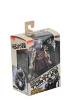 BATTLE DAMAGED SHREDDER TEENAGE MUTANT NINJA TURTLES NECA. Basado en los cómics originales de Eastman & Laird Teenage Mutant Ninja Turtles de Mirage Studios. Oroku Saki ha heredado el papel de El triturador de su hermano caído, Oroku Nagi. La amarga rivalidad entre los clanes de Oroku y Hamato continúa, y The Foot no se detendrá ante nada hasta que su antiguo amo sea vengado. Con un clásico de pintura de color demandada por fans, esta figura de acción de escala dañada por la batalla incluye manos intercambiables, cabeza extra, granada de equitación y guante destruido. Viene en un embalaje especial de la caja de la ventana de tributo de cómic ilustrado por Kevin Eastman.