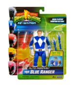 AUTO-MORPHIN BLUE RANGER MIGHTY MORPHIN POWER RANGERS. El Auto-Morphin Blue Ranger viene con su característica ¡Power Lance y el Blade Blaster en forma de cuchilla y blaster! La figura está multiarticulada y tiene el mismo aspecto que Billy Cranston del ¡Mighty Morphin Power Rangers original!