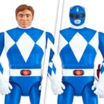 AUTO-MORPHIN BLUE RANGER MIGHTY MORPHIN POWER RANGERS. El Auto-Morphin Blue Ranger viene con su característica ¡Power Lance y el Blade Blaster en forma de cuchilla y blaster! La figura está multiarticulada y tiene el mismo aspecto que Billy Cranston del ¡Mighty Morphin Power Rangers original!
